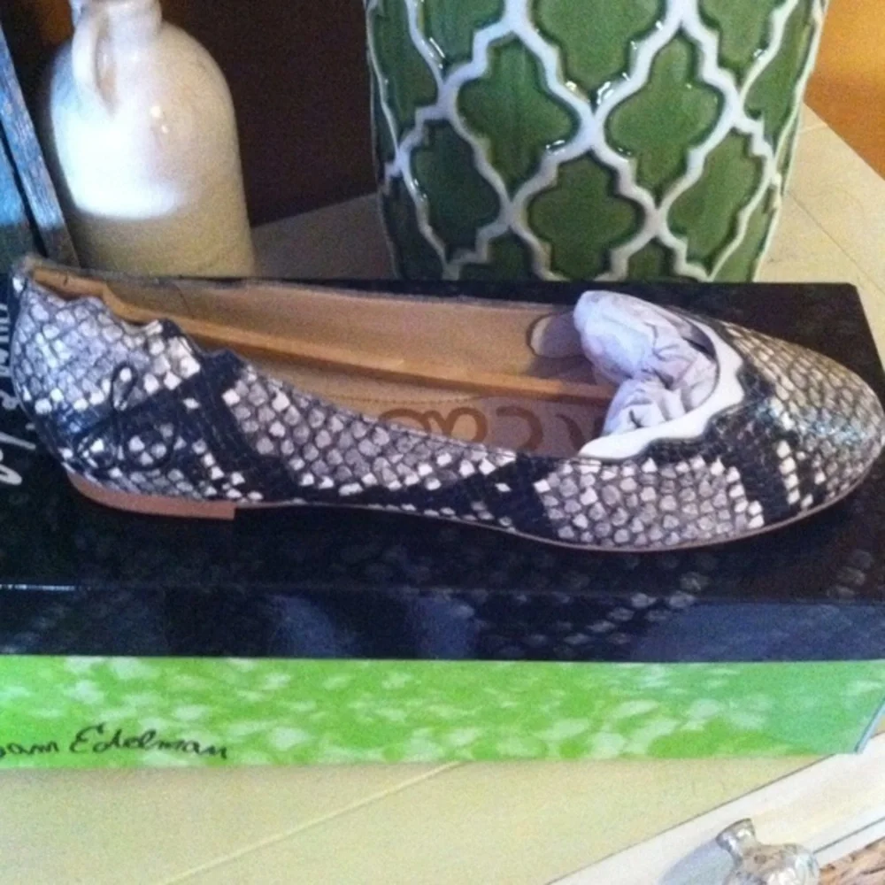 NWB Sam Edelman AUGUSTA Snake Print Casual Flats 6